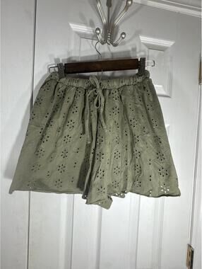 ASOS DESIGN Olive Eyelet Cotton shorts, Size US 6